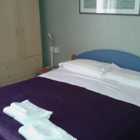 Roi Hotel *